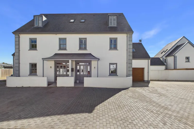 8 Le Passage Farm — main photograph