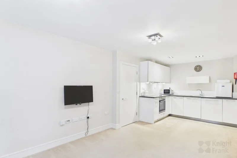 Apt B131, Millais House — photograph 4