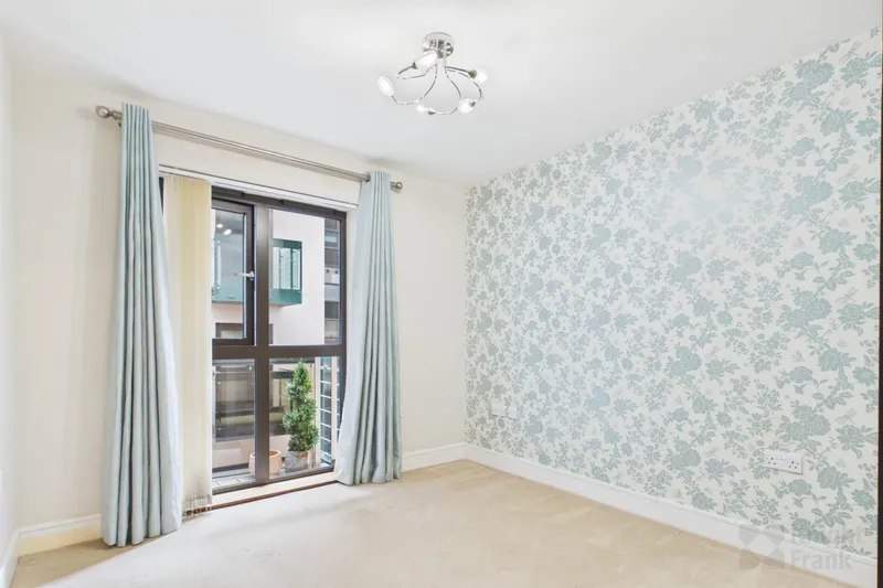 Apt B131, Millais House — photograph 9