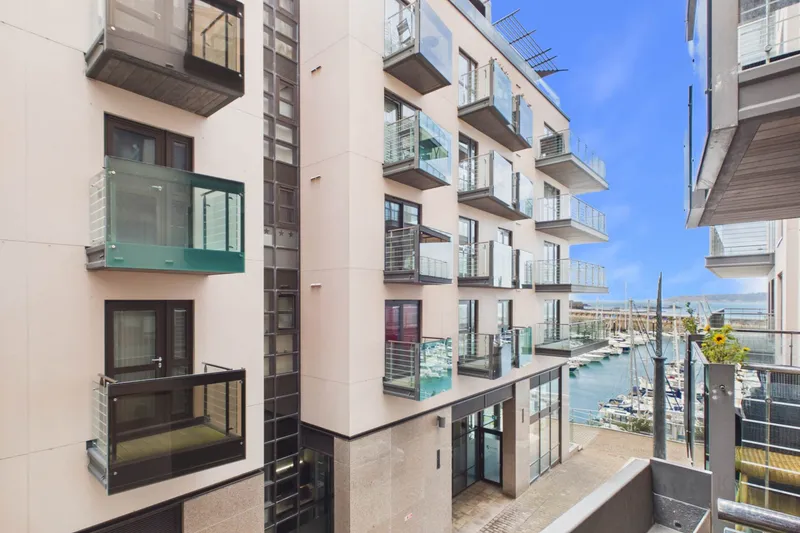 Apt B131, Millais House — main photograph
