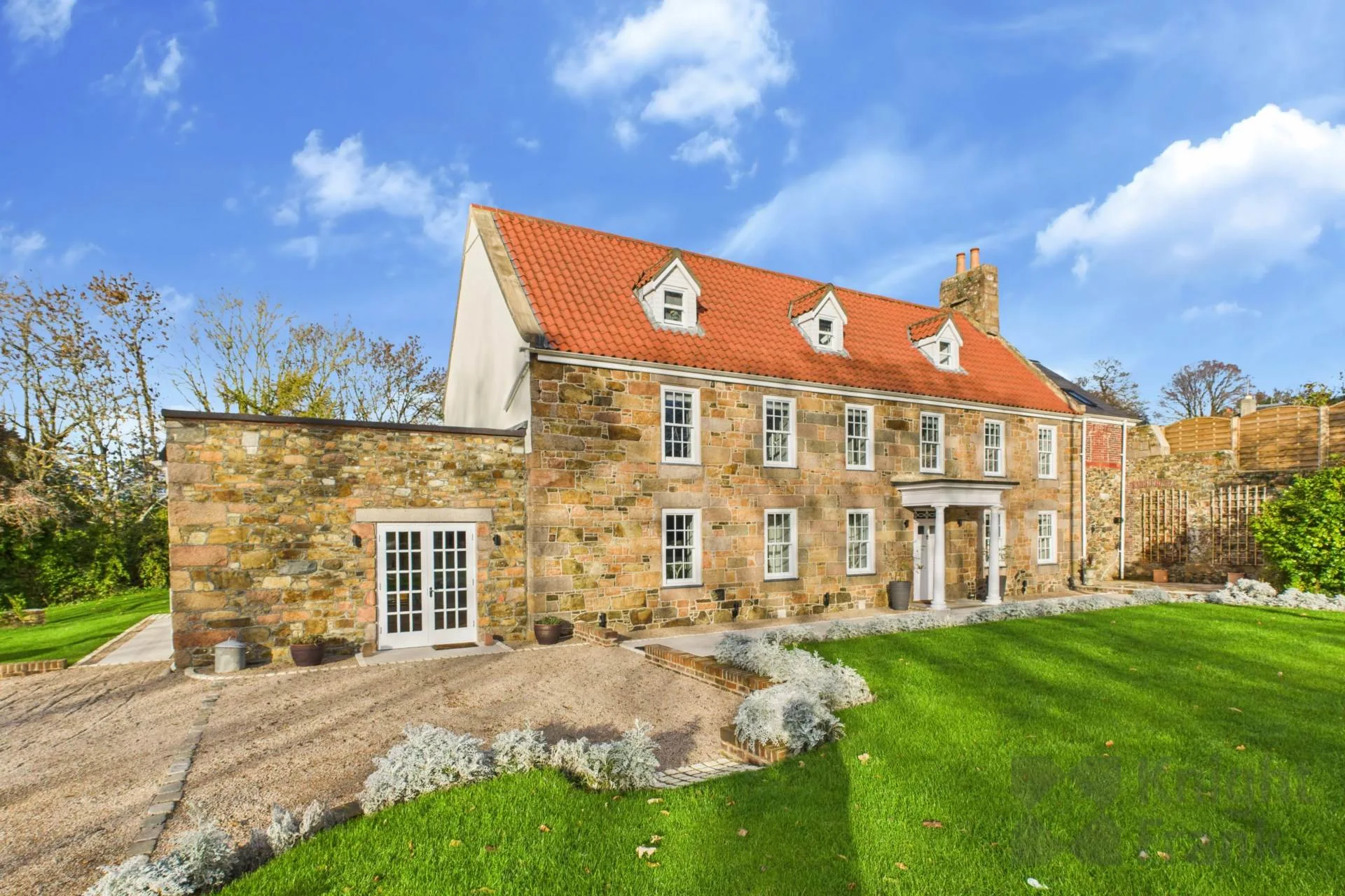 Langley House — photograph 1