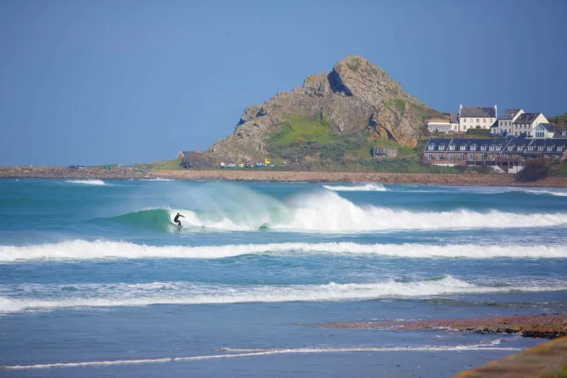 St Ouen - SURFERS PARIDISE — main photograph