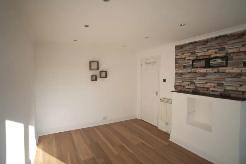 St Saviour rental available straight away — photograph 6