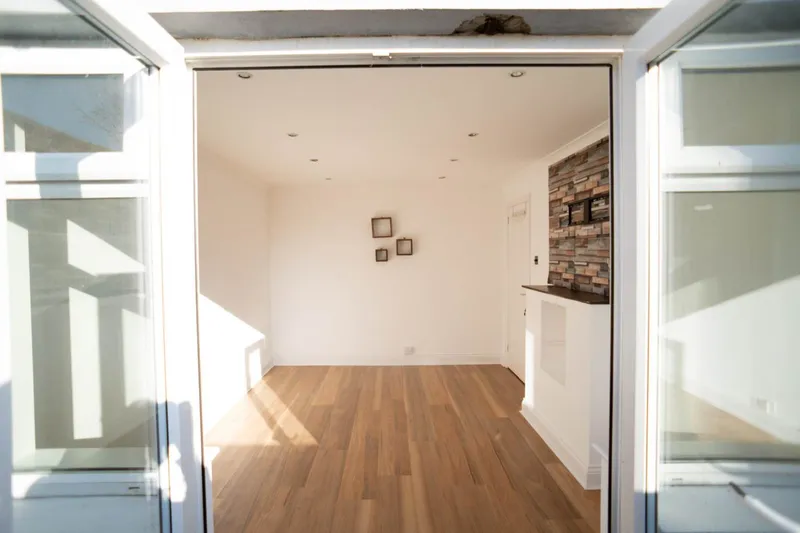 St Saviour rental available straight away — photograph 9