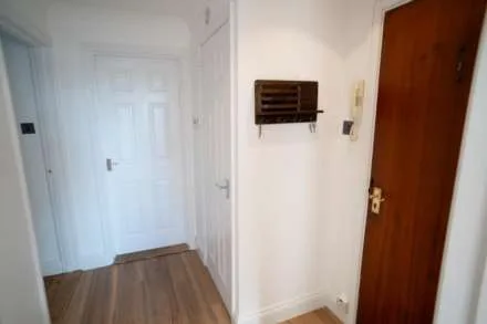 St Saviour rental available straight away — main photograph