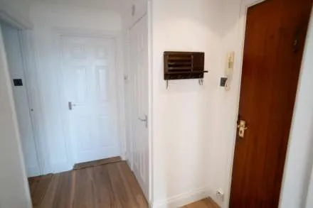 St Saviour rental available straight away — main photograph