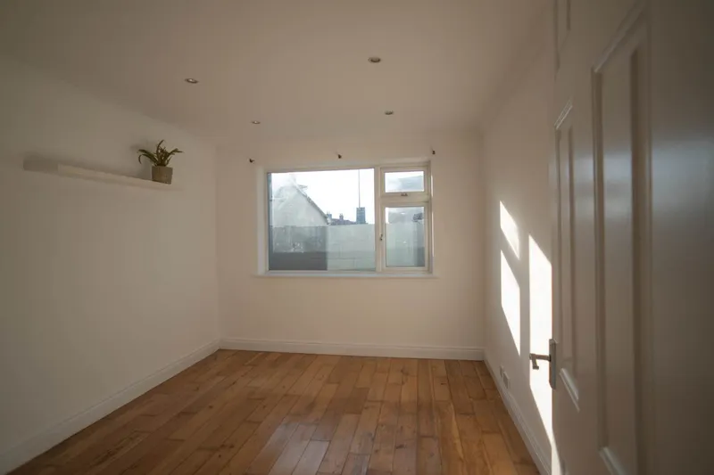 St Saviour rental available straight away — photograph 8