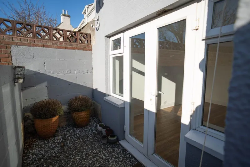 St Saviour rental available straight away — photograph 3