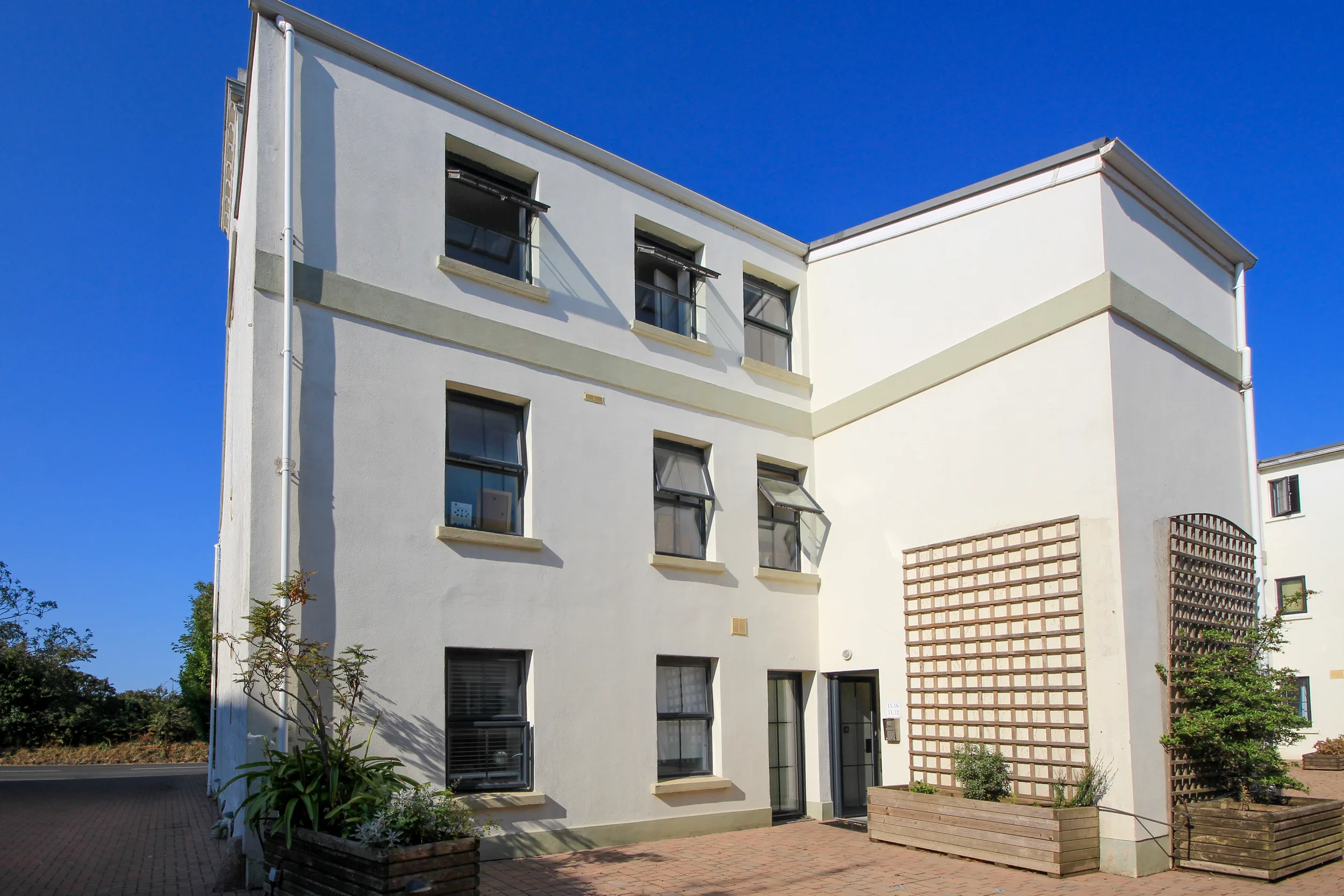 1 Highfield Country Apartments — photograph 1