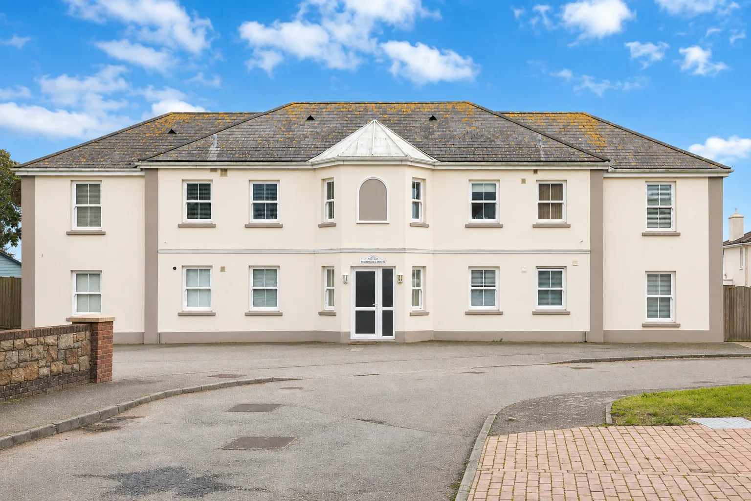Thornhill House — photograph 1