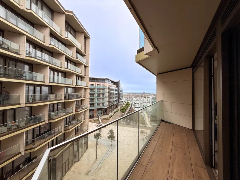 Horizon West — main photograph