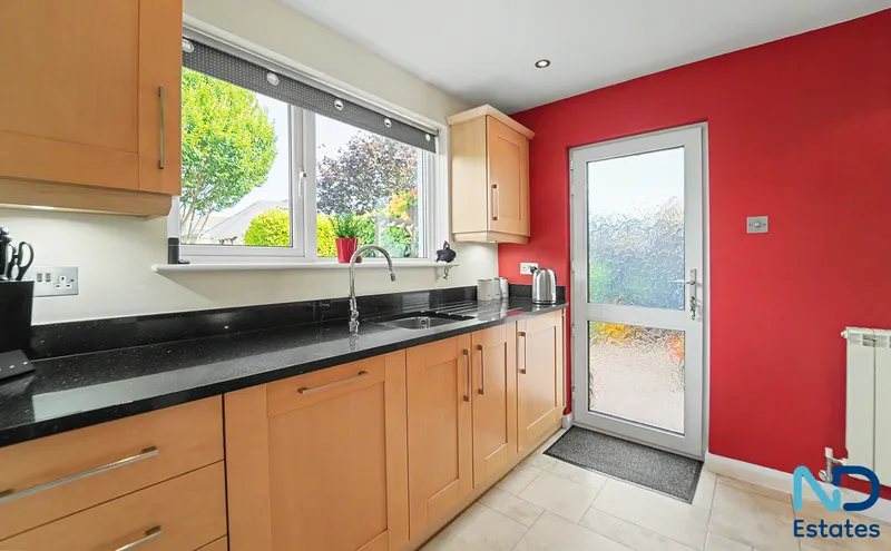 St Clement - Three Bedroom House with Garden, Garage & Parking — photograph 10