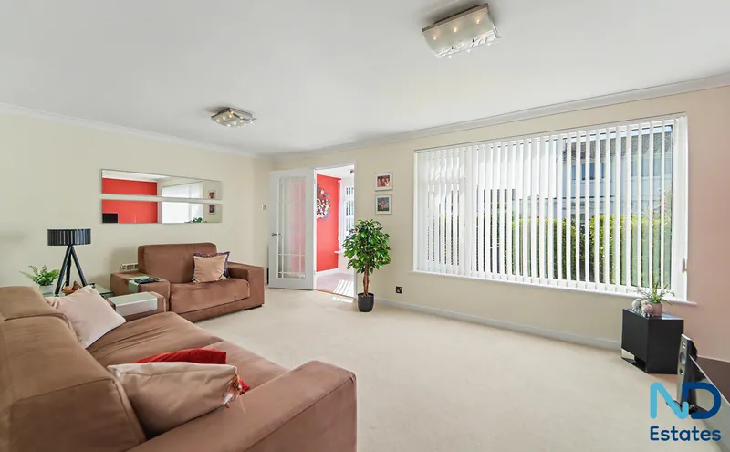 St Clement - Three Bedroom House with Garden, Garage & Parking — photograph 6