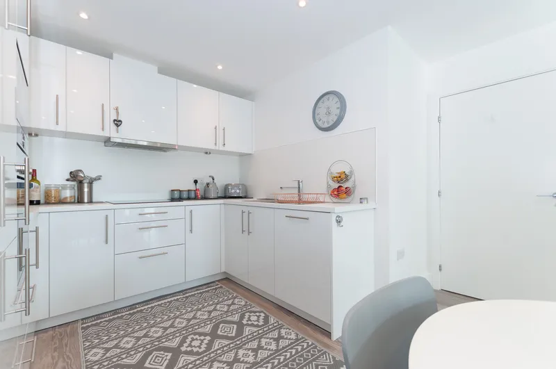 2 Bedroom Balcony Apartment with Parking — photograph 6