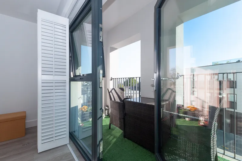 2 Bedroom Balcony Apartment with Parking — photograph 8
