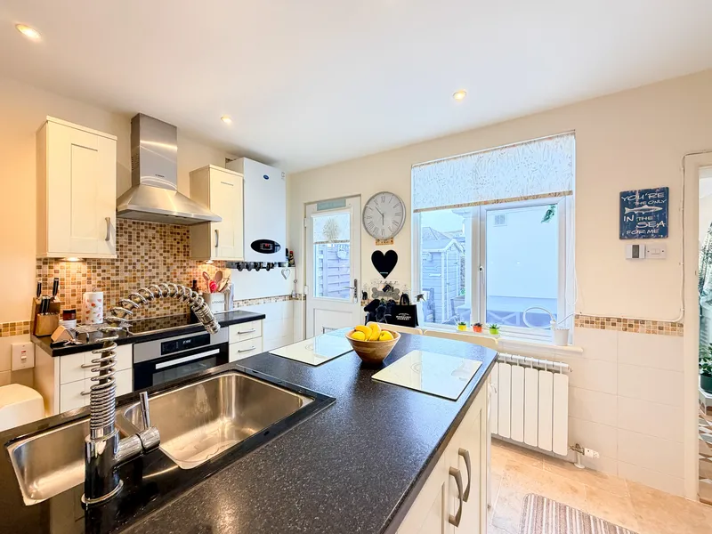 3 Bedroom House, St Clement — photograph 5