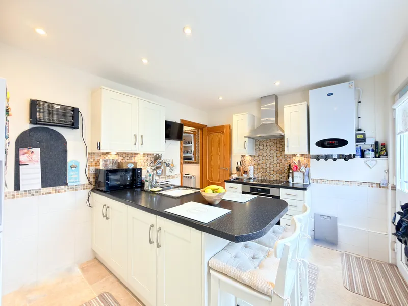3 Bedroom House, St Clement — photograph 3
