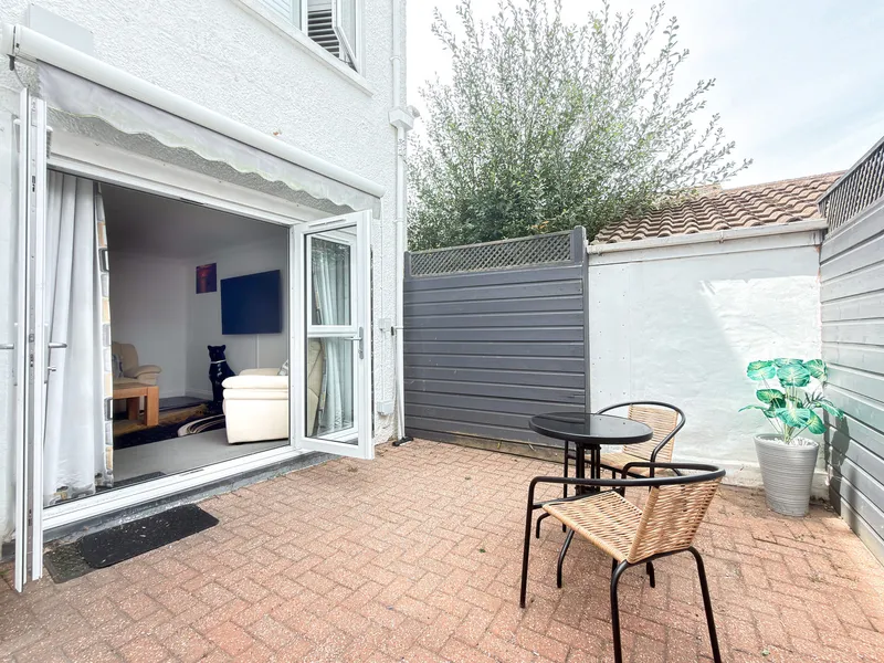 2 Bedroom Apartment with Parking, Gorey Village — photograph 3