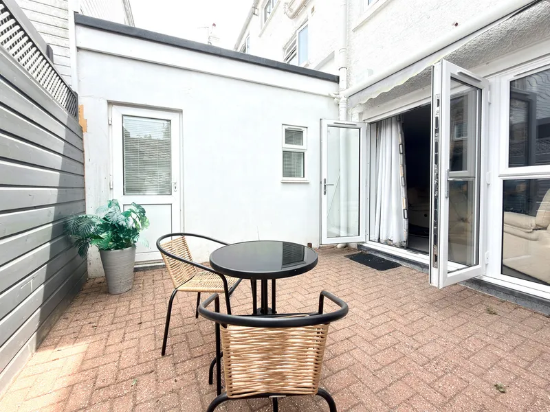2 Bedroom Apartment with Parking, Gorey Village — photograph 9