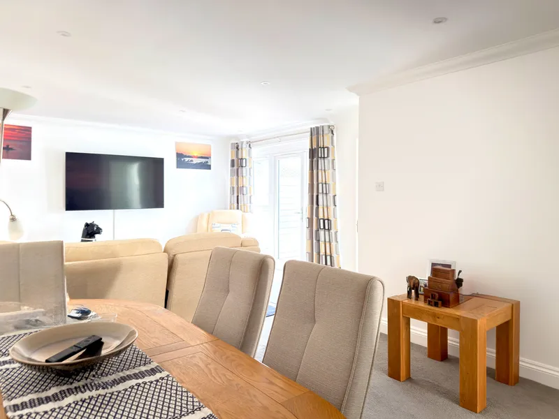 2 Bedroom Apartment with Parking, Gorey Village — photograph 10