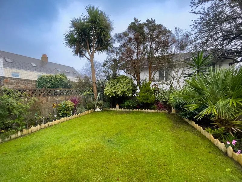 3 Bedroom House, St Helier Outskirts — photograph 9