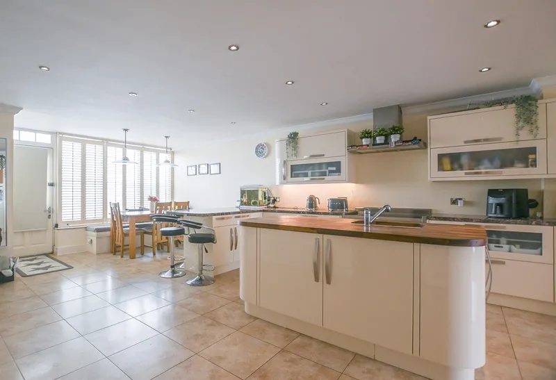 3 Bedroom House, St Helier — photograph 6