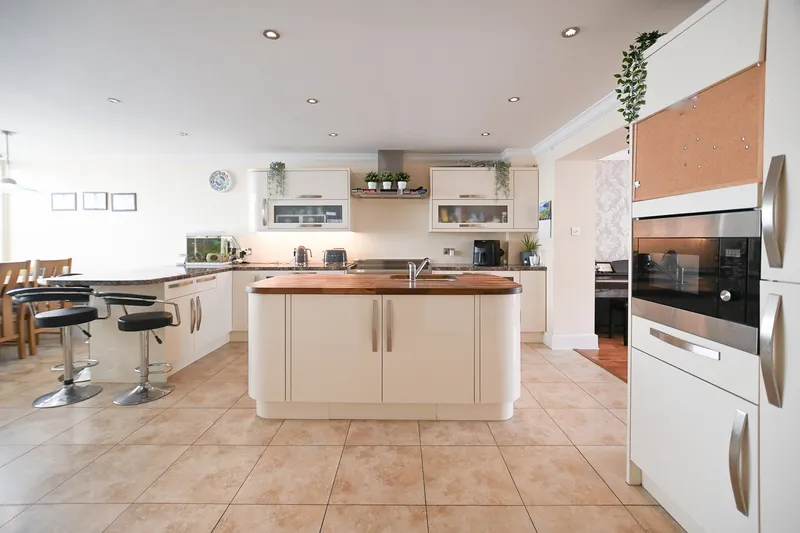 3 Bedroom House, St Helier — photograph 5