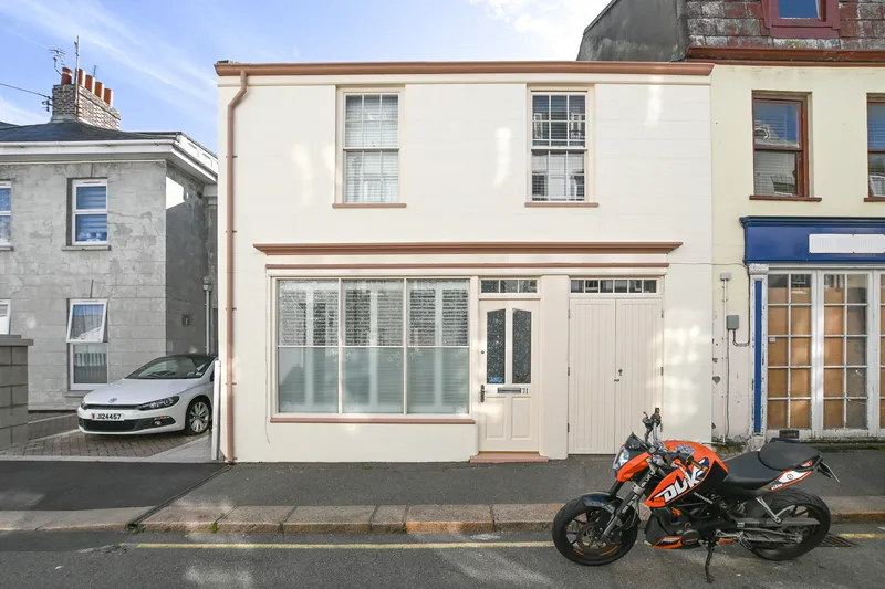 3 Bedroom House, St Helier — photograph 3