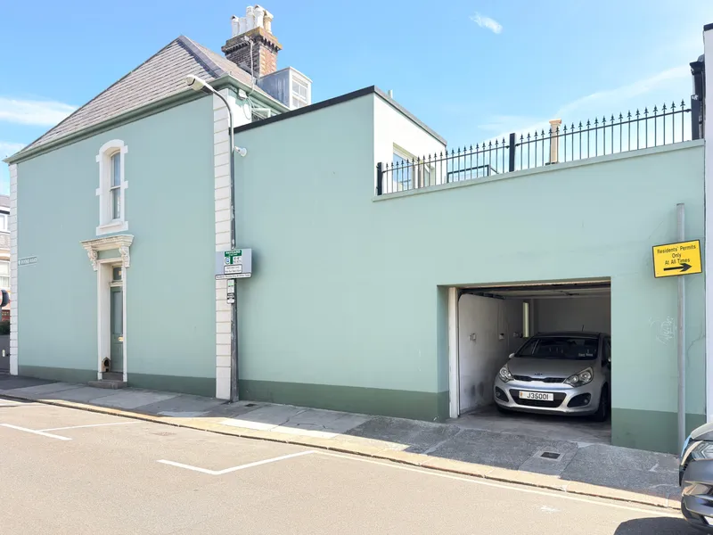 4 Bedroom Victorian House, St Helier — main photograph