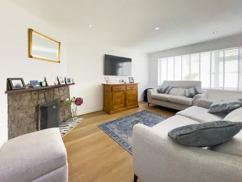 5 Bedroom House, St Clement — photograph 2