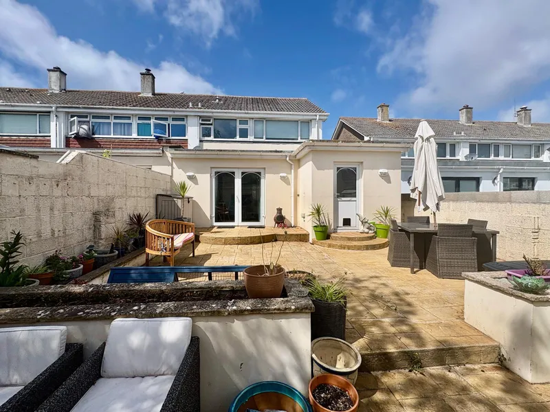 3 Bedroom House with Garages & Workshop — main photograph