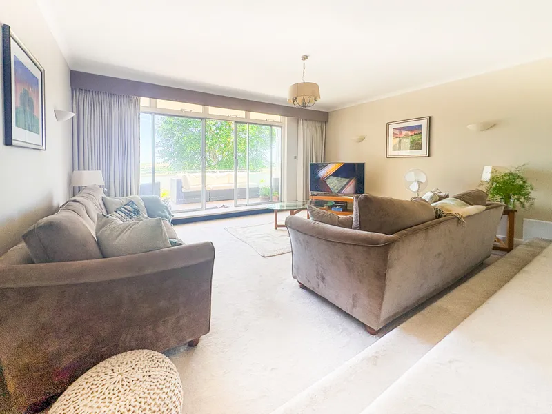 3 Bedroom Apartment, Grouville — photograph 3