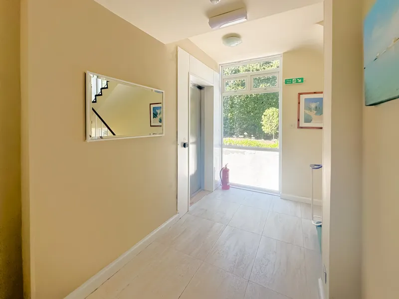 3 Bedroom Apartment, Grouville — photograph 5