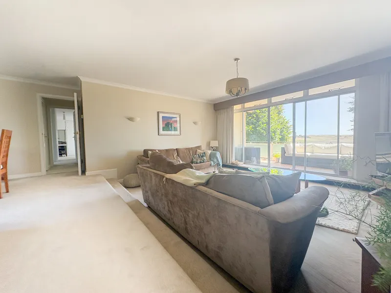3 Bedroom Apartment, Grouville — photograph 9