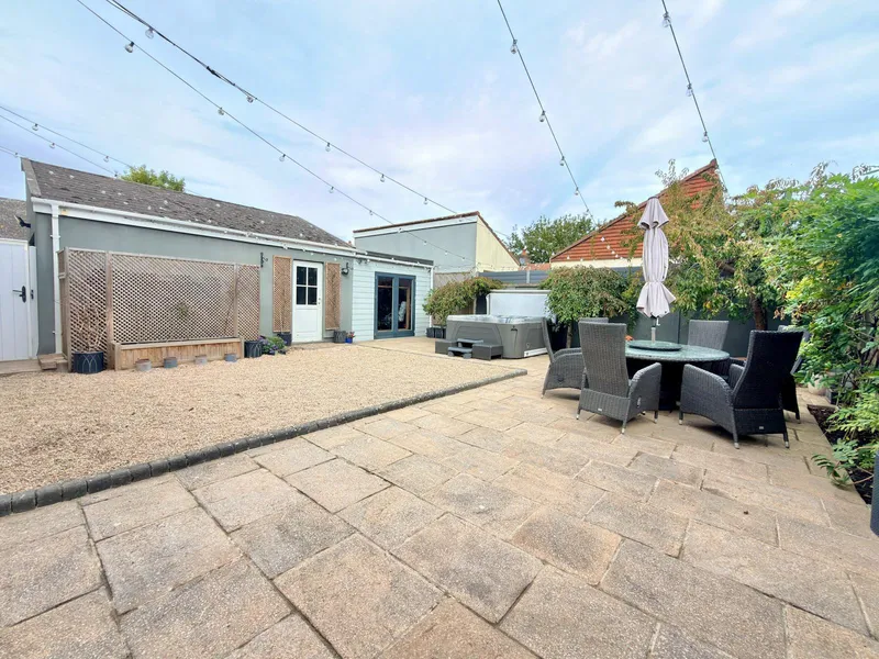 Detached 3/4 Bedroom House with Garage & Workshop, St Ouen — photograph 5