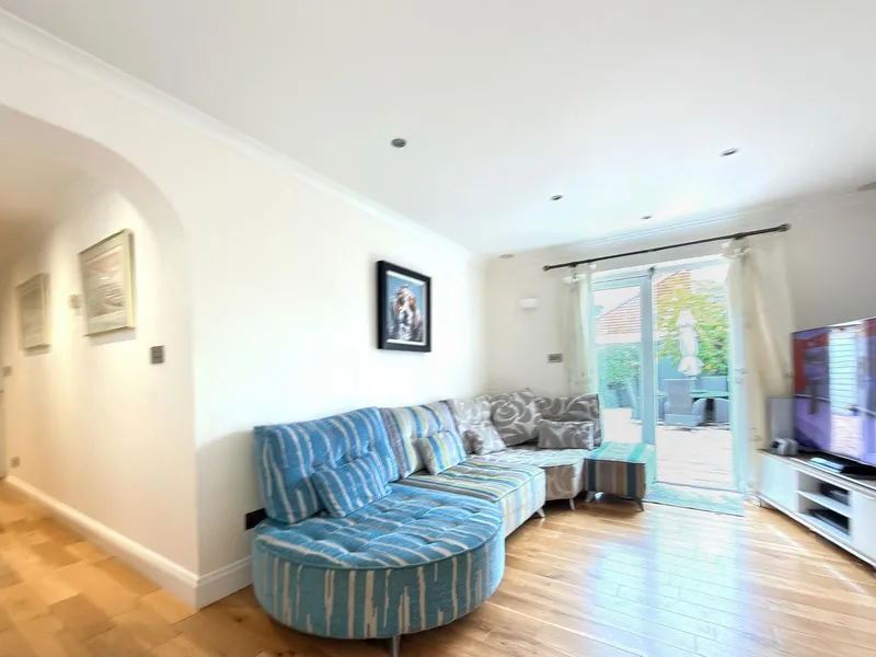 Detached 3/4 Bedroom House with Garage & Workshop, St Ouen — photograph 9