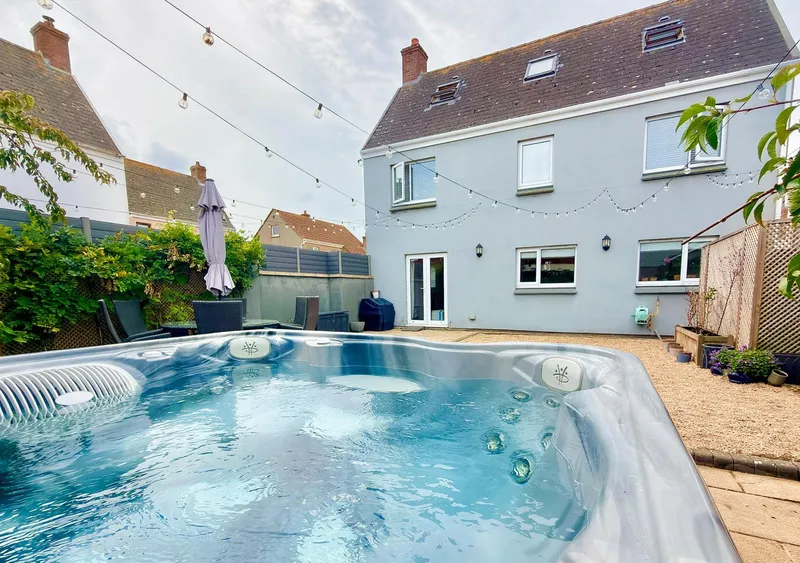 Detached 3/4 Bedroom House with Garage & Workshop, St Ouen — photograph 4