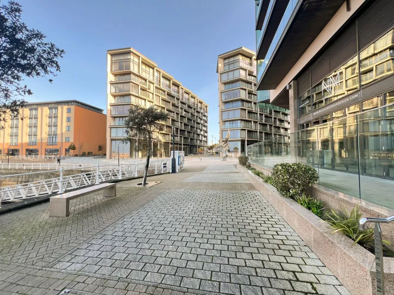 Horizon East — main photograph