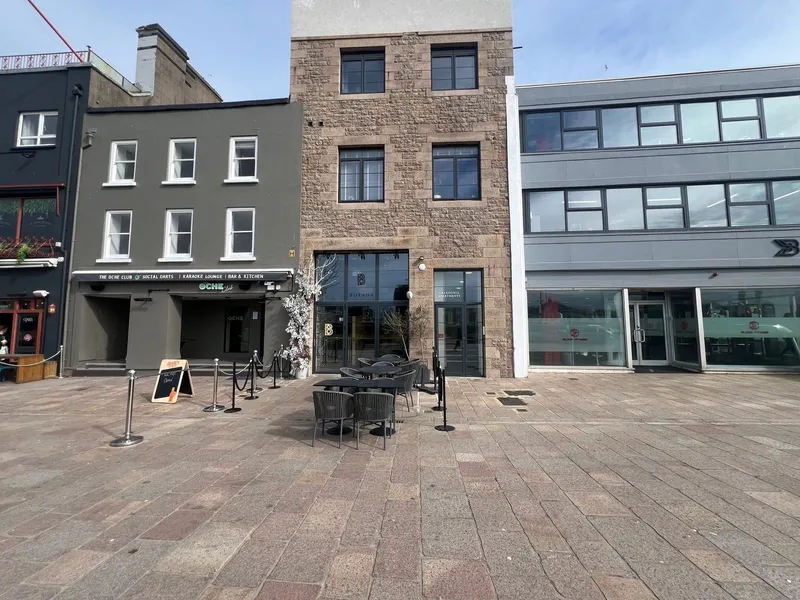 Caledonia Place — main photograph