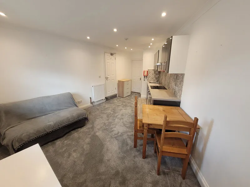 8 Miranda, Val Plaisant — photograph 2