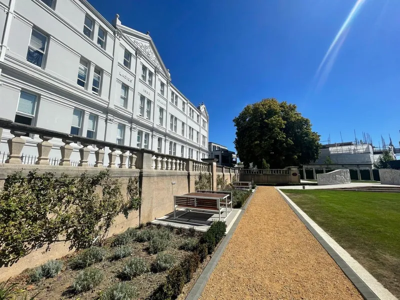 College Gardens — photograph 2
