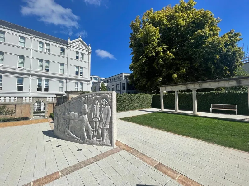 College Gardens — photograph 5