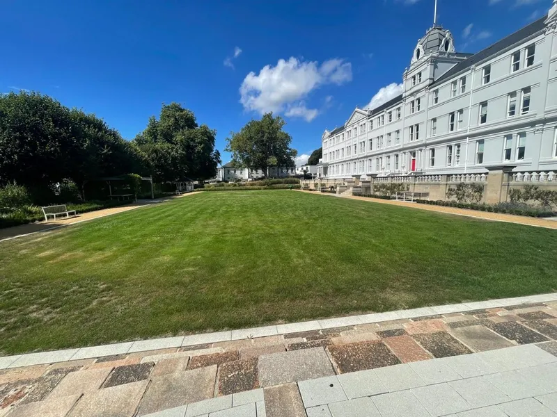 College Gardens — photograph 4