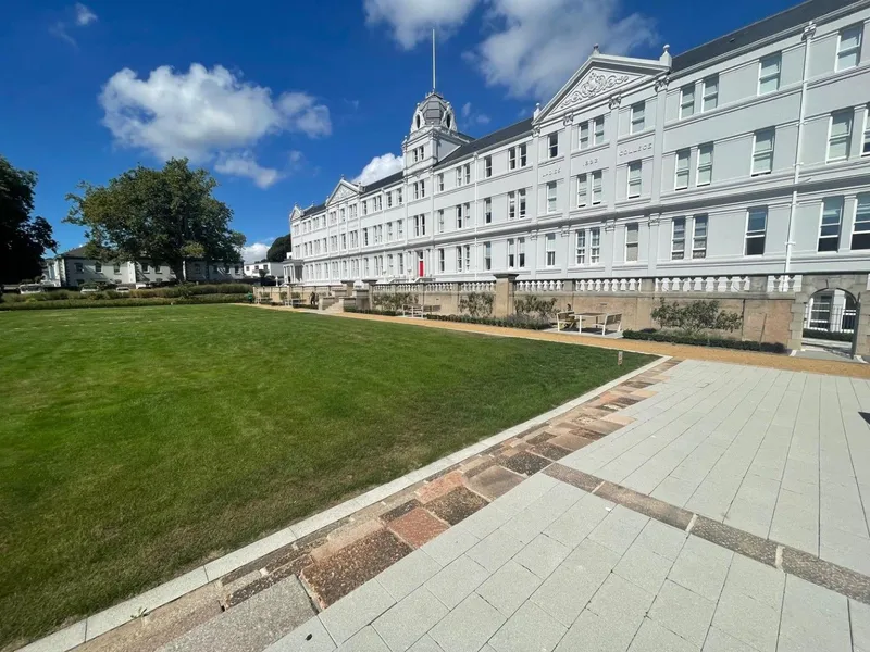College Gardens — photograph 3