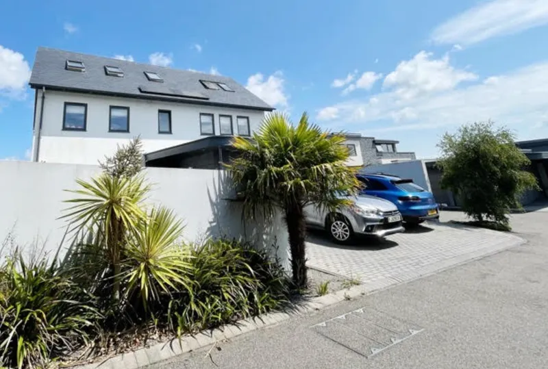 Westmount Road — main photograph