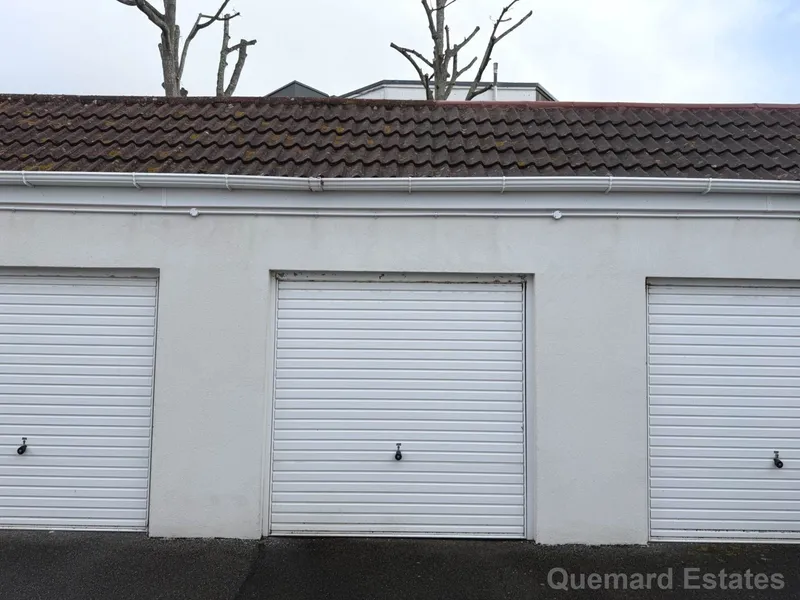 Rosemount Court, Le Mont Pinel — photograph 11