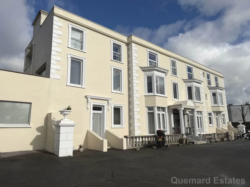 Rosemount Court, Le Mont Pinel — main photograph