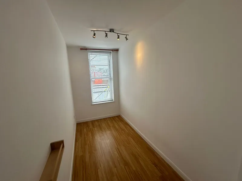 Flat 3, 91 Rouge Bouillon — photograph 4