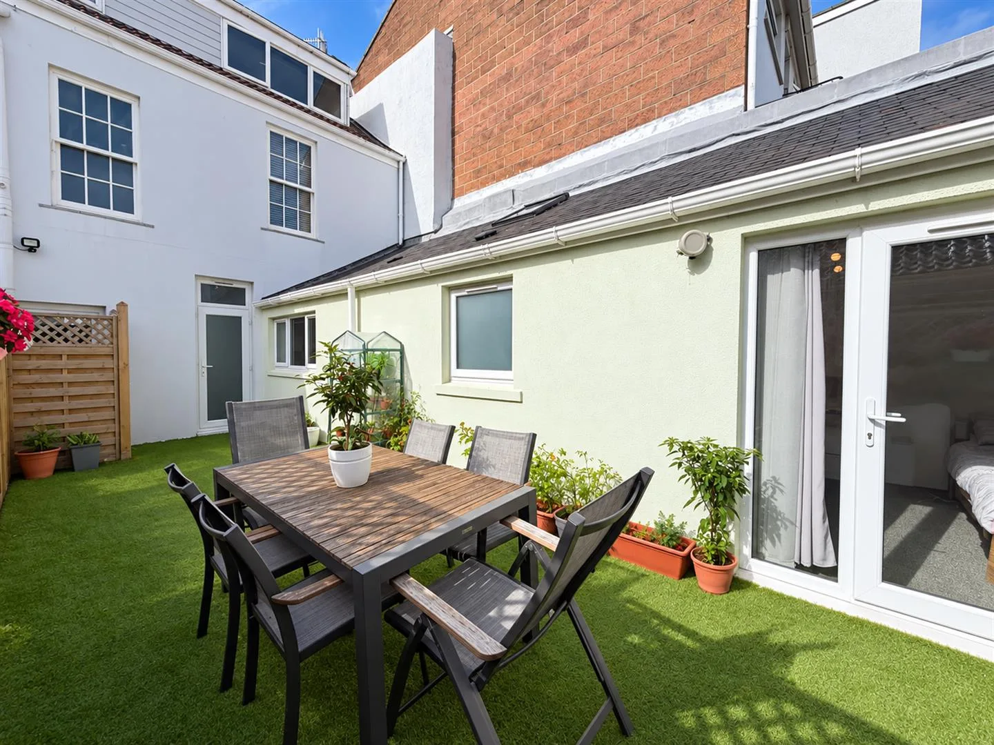 Flat 1, 16 Columbus Street, St Helier, JE2 3YL — photograph 1