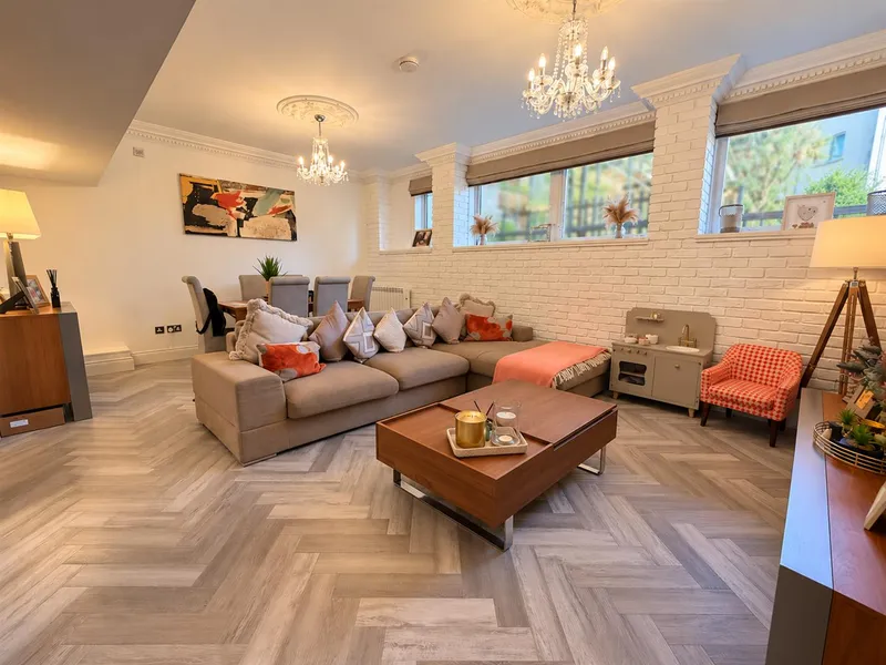 Clunae Suite, Balmoral Executive Suites, 8 Clarendon Road, St Helier, JE2 3YW — photograph 4